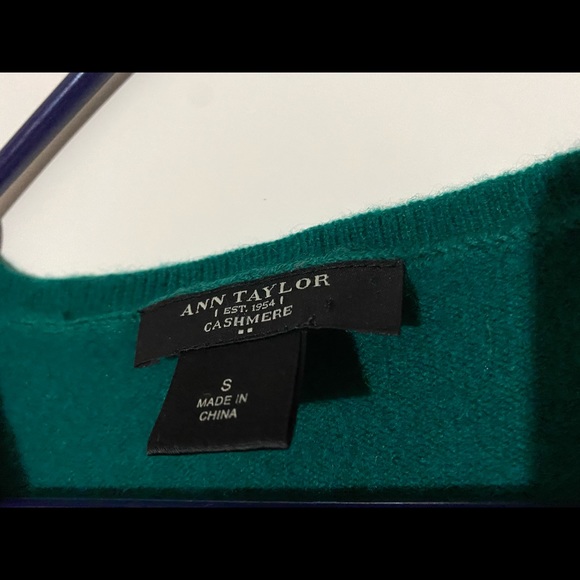 🥰 Ann Taylor Cashmere Sweater 🥰 - Picture 2 of 2